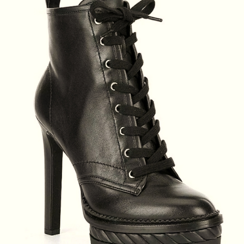 Gianni Bini Boot. Never worn ladies....